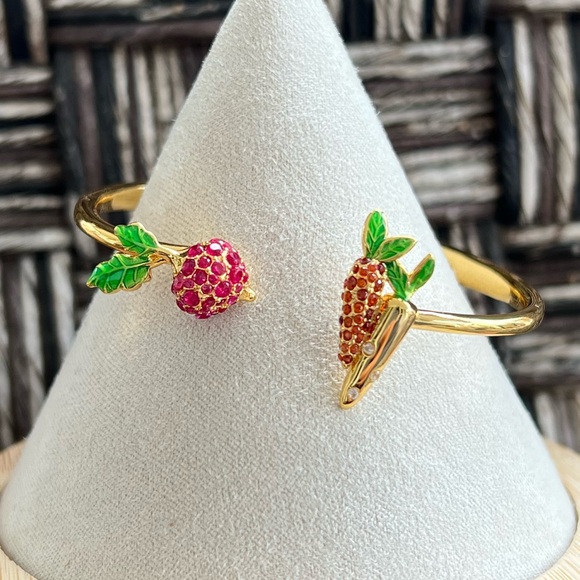 🥕 NWT Kate Spade Harvest Time Vegetable Hinge Cuff 🥕 - Picture 4 of 6